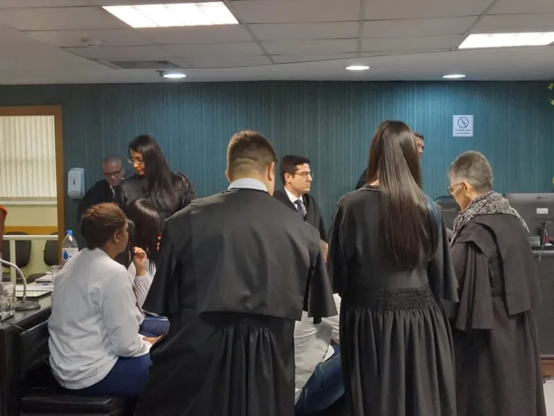 Defesa tenta impedir fotos