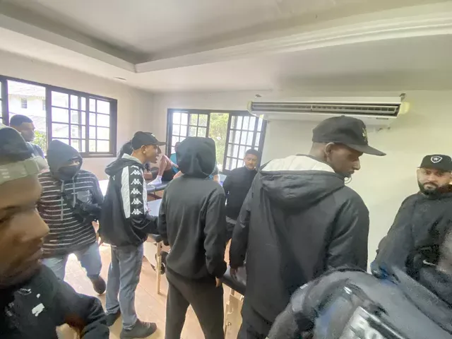 Grupo de torcedores invadiu o CT onde o Botafogo estava