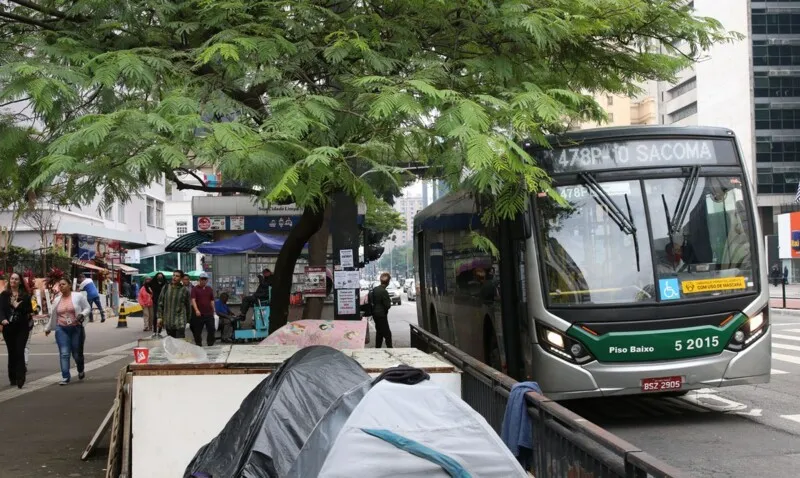 O número de casos confirmados aumentou em 15.590, chegando a 31.153.069