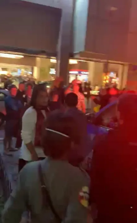 Imagem ilustrativa da imagem Vereadores de Niterói discutem durante manifestação na porta de shopping, vídeos!