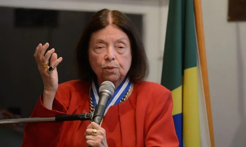 Piñon foi a primeira mulher a presidir a ABL