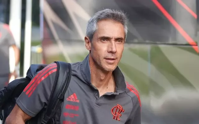 Paulo Sousa e sua comissão recebem valor da multa de rescisão do Fla