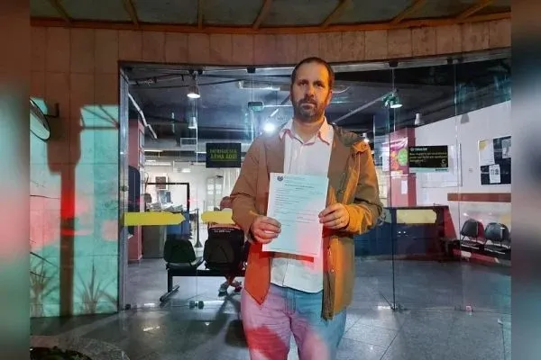 Ele registrou o caso na delegacia