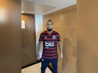 Flamengo acerta a negociação do meio-campo Vidal