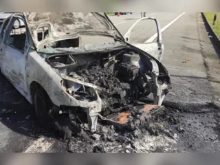 Homem é detido após colocar fogo no seu próprio carro em abordagem da PRF