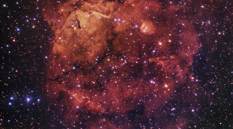 Imagem da nebulosa Sh2-284 foi capturada em grande detalhe pelo VLT Survey Telescope