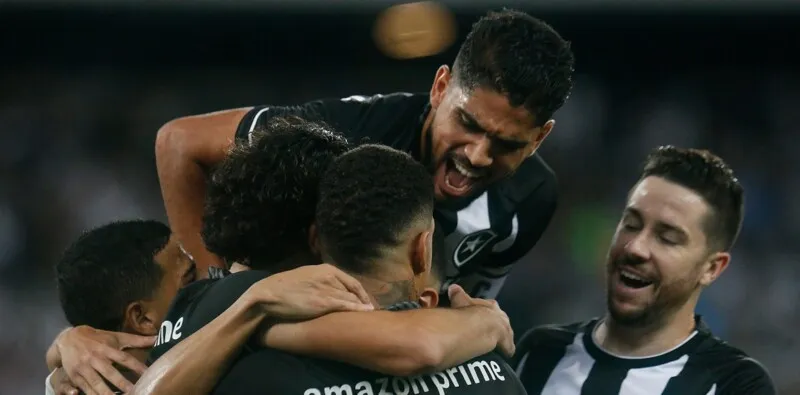 Jogo foi no estádio Nilton Santos