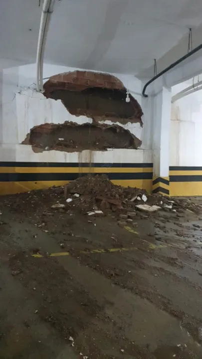 Prédio no Mutondo teve parede de garagem parcialmente destruída