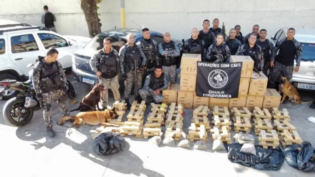 Das toneladas de drogas foram apreendidas