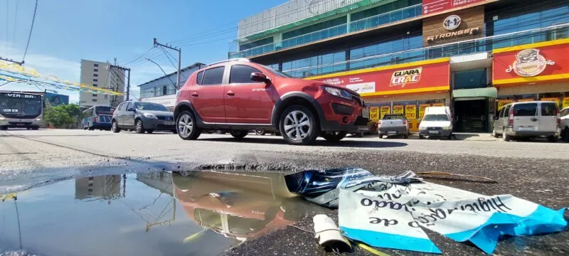 Cratera preocupa quem passa na região
