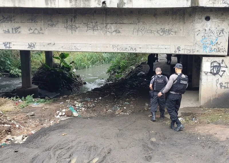 Agentes da Divisão de Homicídios de Niterói,  Itaboraí e São Gonçalo estiveram no local e realizaram perícia criminal