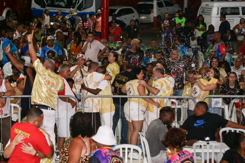 Sambistas vibraram com a conquista na quadra da Viradouro