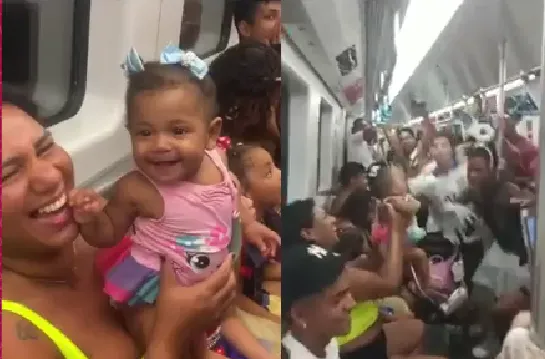 Mãe e filha entraram na brincadeira e curtiram a 'festa' dentro do metrô
