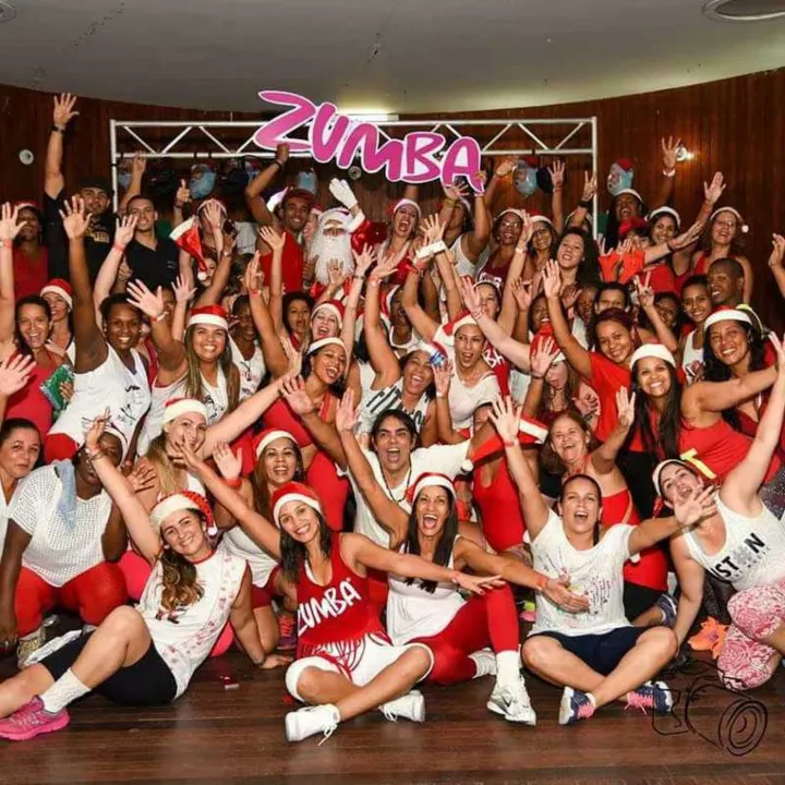 'Aulão' de Zumba é atração no clube Tamoio