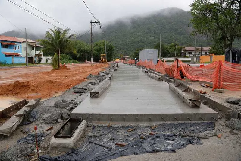 O fechamento ao tráfego de trecho da Avenida Central é em razão das obras da TransOceânica