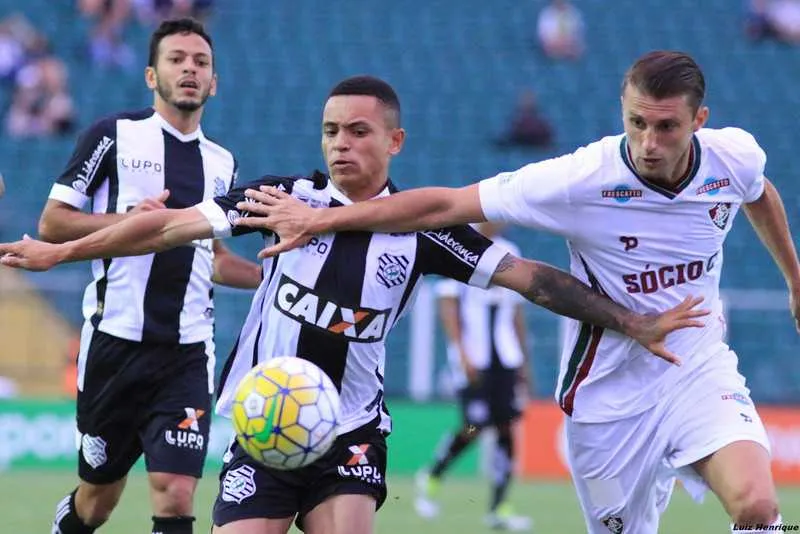 Já rebaixado, o Figueirense venceu o Flu pelo placar mínimo