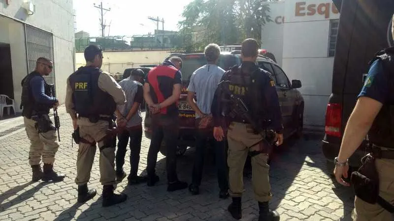 Suspeitos planejavam roubar cargas na Dutra