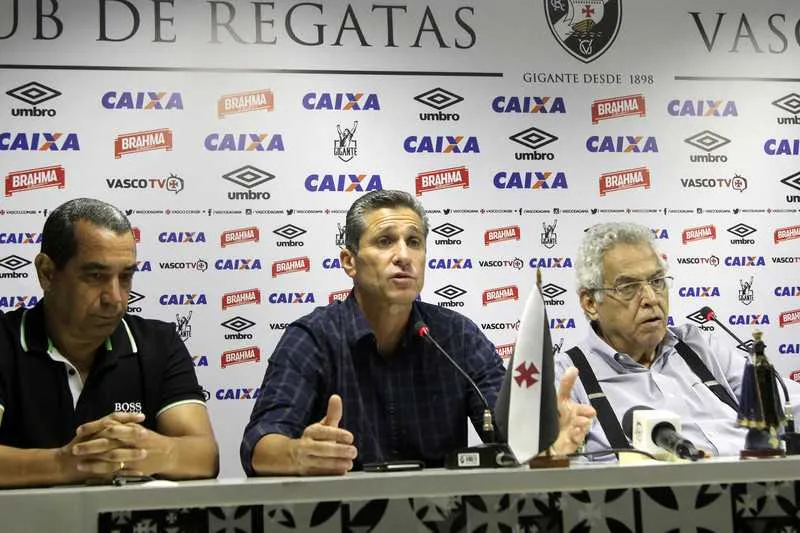 Zinho, Jorginho e Eurico Miranda conversaram com os jornalistas, ontem à tarde, em São Januário