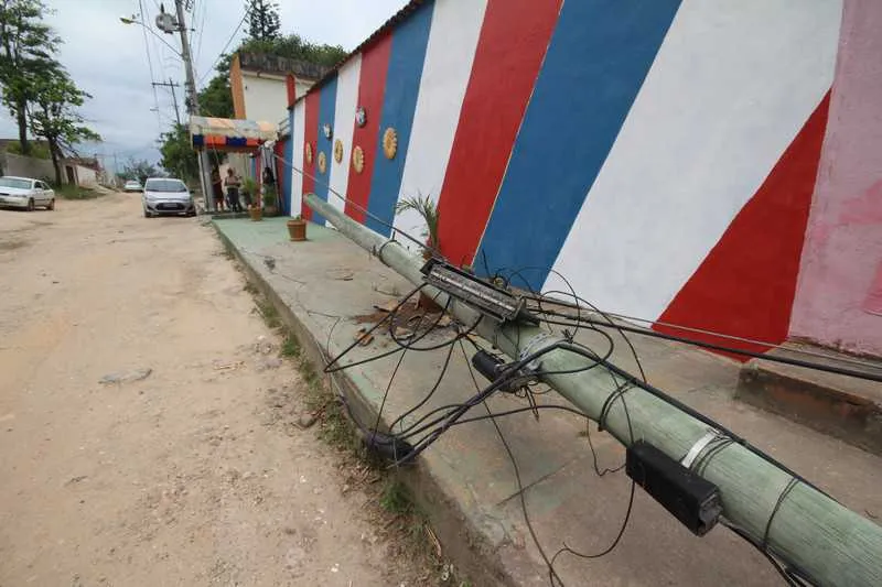 Na hora da queda do poste não havia ninguém na calçada