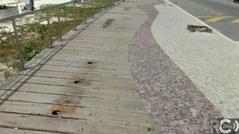As peças da Praça Porto Rocha, no Centro, foram roubadas