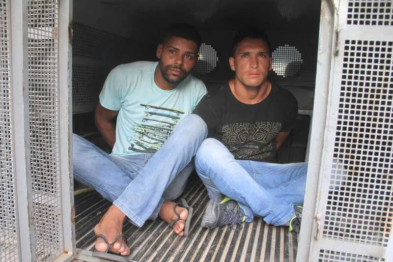 Jhonathan e Isaías foram autuados por roubo na 73ªDP