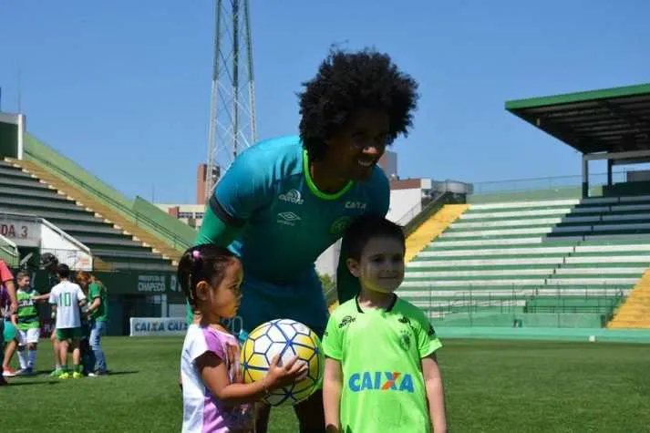 Kempes, de 34 anos, nasceu em Carpina, Pernambuco mas começou a carreira no clube niteroiense