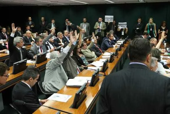 Foram apresentados três destaques para votação em separado  da PEC do Teto dos Gastos Públicos