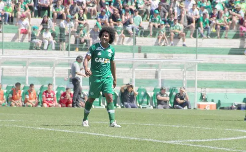 Everton Kempes, que jogava no Japão, voltou ao Brasil porque tinha medo de voos longos