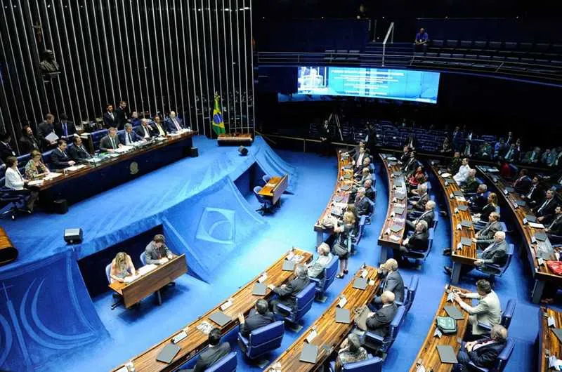 Imagem ilustrativa da imagem Senado aprova projeto de lei para que presos sejam levados a juiz em 24 horas