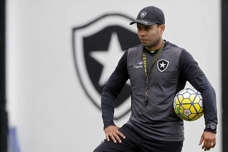 Jair Ventura poderá contar com retorno de jogadores importantes