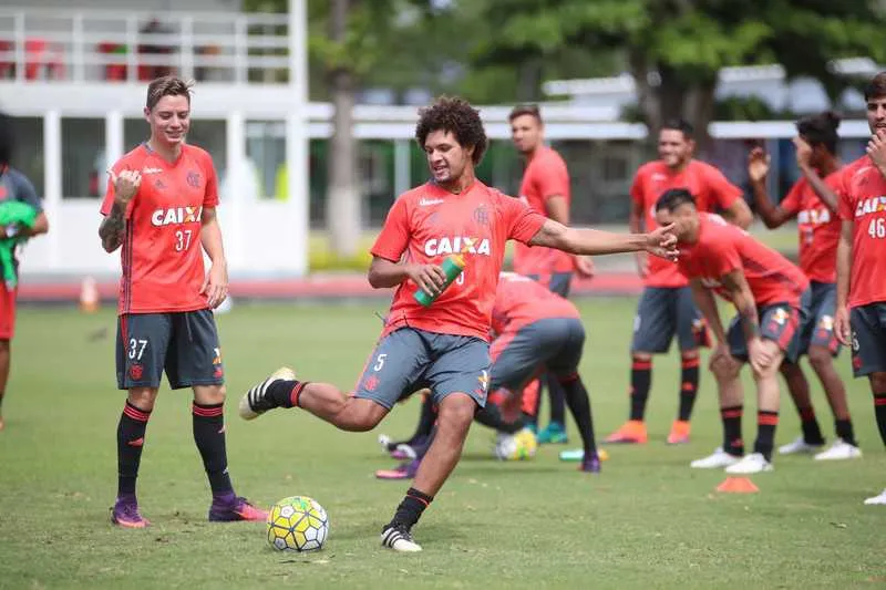 Os jogadores do Fla participaram de uma atividade técnica