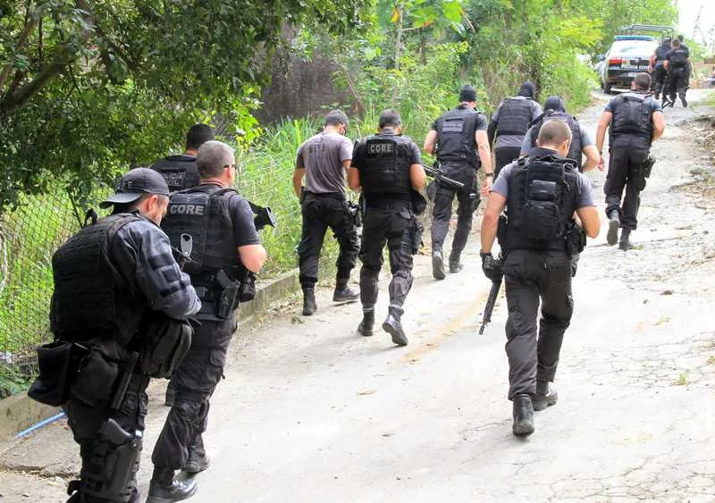 Policiais civis procuraram cemitério clandestino onde o corpo de Jéssica teria sido enterrado