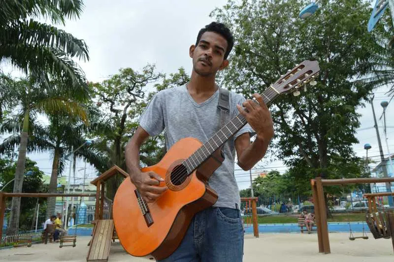 O cantor e compositor Jandivison Guilherme ganhou o prêmio na Escola de Música Villa-Lobos com canção que retrata a saudade da sua cidade natal.

