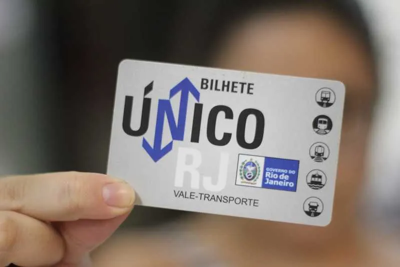 A suspensão, de acordo com as empresas de transporte público, está prevista em estadual