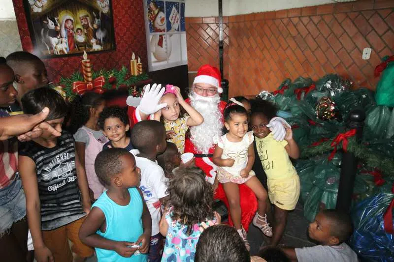 Cem crianças participaram da ação, que foi promovida com ajuda de moradores da cidade