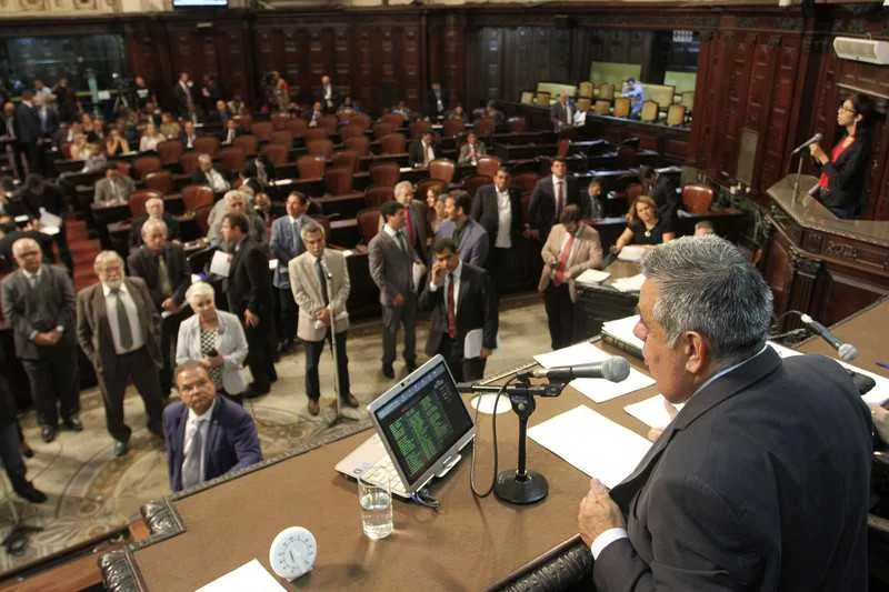 Outros três projetos anti-crise foram discutidos e votados