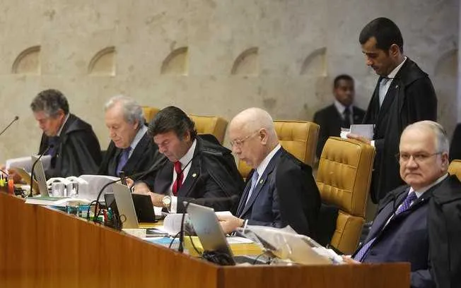 Maioria dos ministros da Corte votou contra o afastamento de Renan Calheiros da presidência