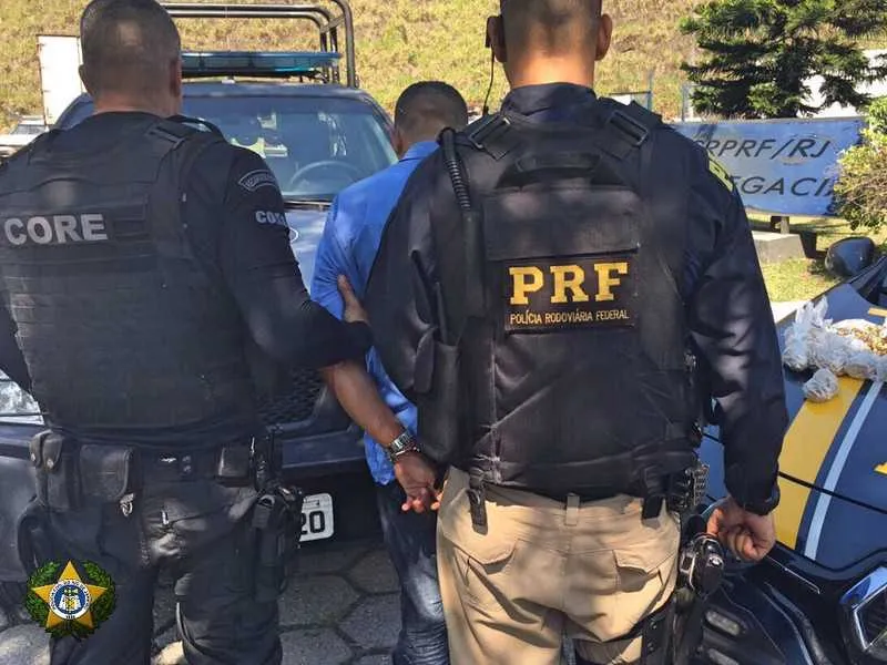 Homem foi preso durante operação conjunta entre agentes do CORE e da Polícia Rodoviária Federal