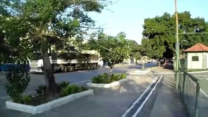 ‘Léo Fantasma’, em diálogo feito por telefone, informa que tráfico na Praça Cruzeiro, em Rio Bonito, se aliou a facção de S. Paulo

