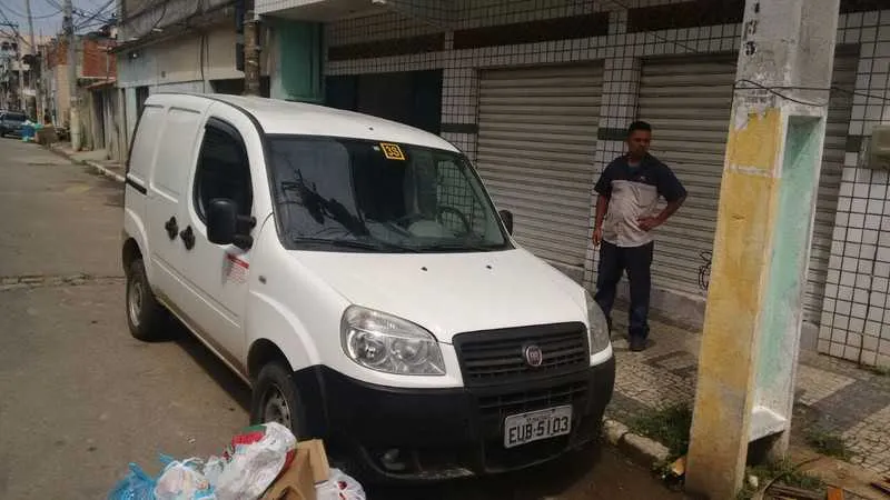 PMs libertaram funcionário, que estava amarrado no furgão
