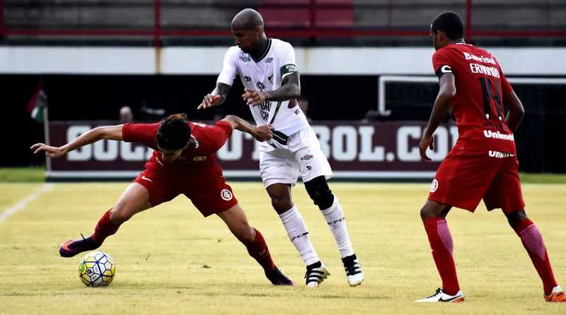Fluminense sai na frente, Inter empata, mas cai para série B