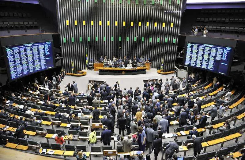 Câmara deve concluir votação da reforma do Rnsino Médio