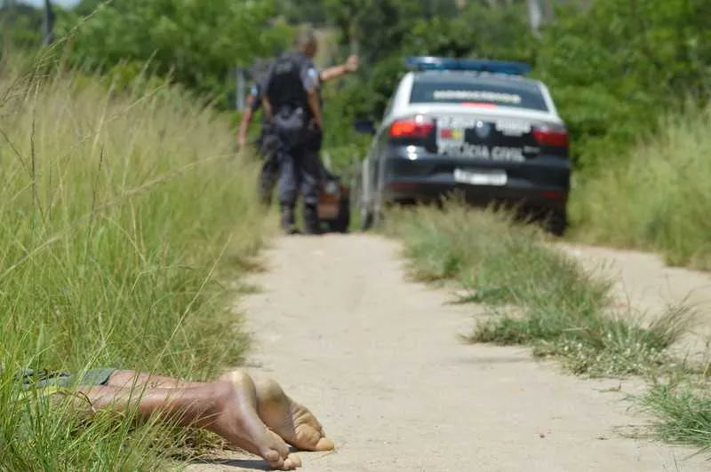  Vítima não identificada foi atingida por um tiro no abdômen