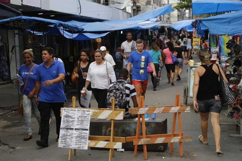 Estimativa de sindicato é de que cerca de 17 mil pessoas passem, diariamente, pela Rua da Feira