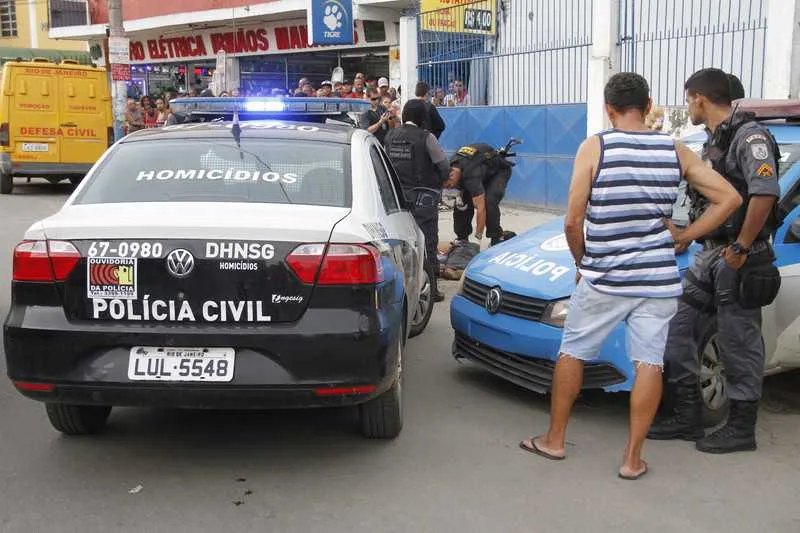 Kennedy foi atingido por vários disparos quando passava de carro com amigo pela Rua do Valão
