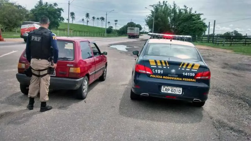 O automóvel circulava com placas clonadas