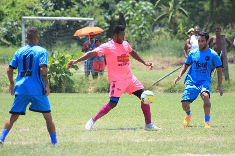 Na edição passada, Jucilei (rosa) e Ibson (azul) participaram