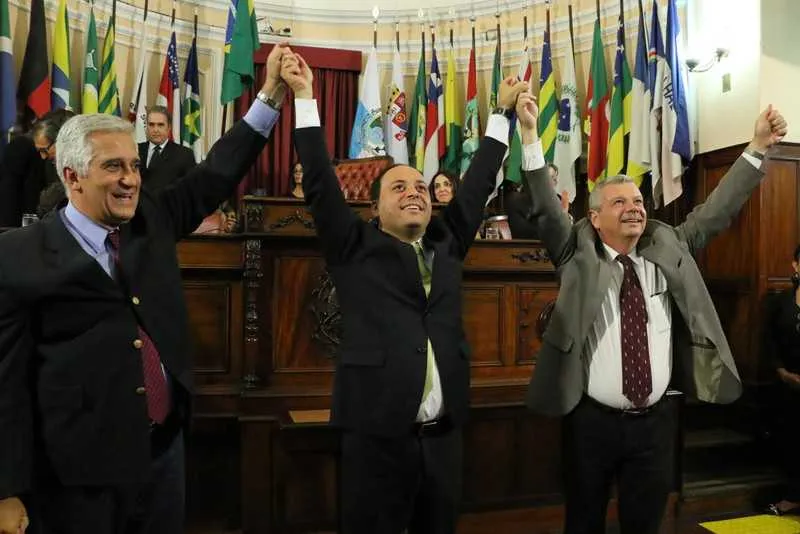 Durante diplomação, Rodrigo Neves (PV) prometeu governar com austeridade nesse 2º mandato