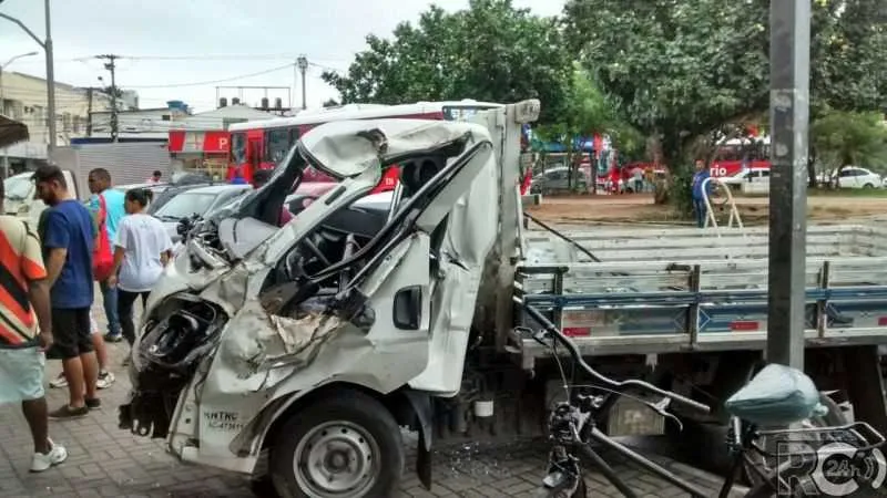 O motorista do caminhão afirmou que perdeu controle ao dormir
