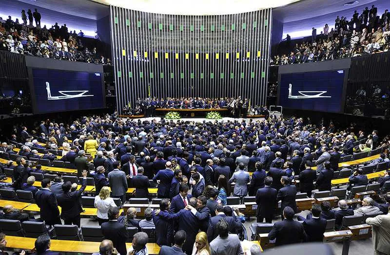Plenário da Câmara dos Deputados volta a discutir a renegociação das dívidas dos estados e as contrapartidas que devem ser feitas
